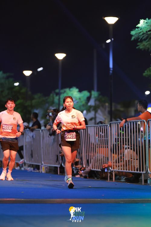 Race photo from PIK NITE RUN 2025