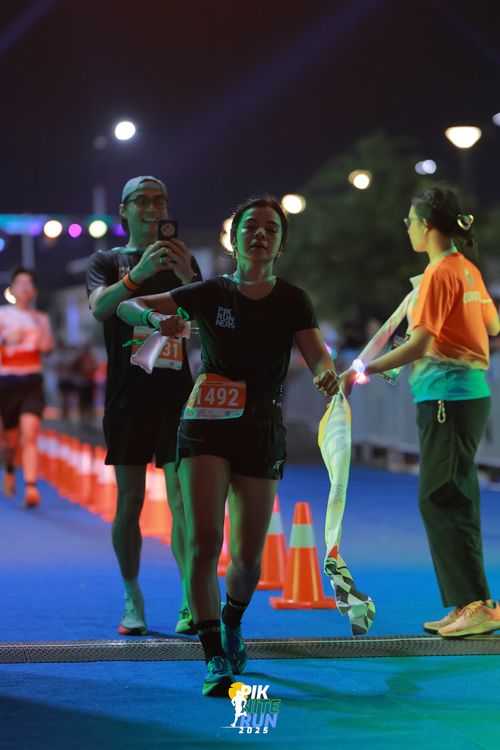 Race photo from PIK NITE RUN 2025