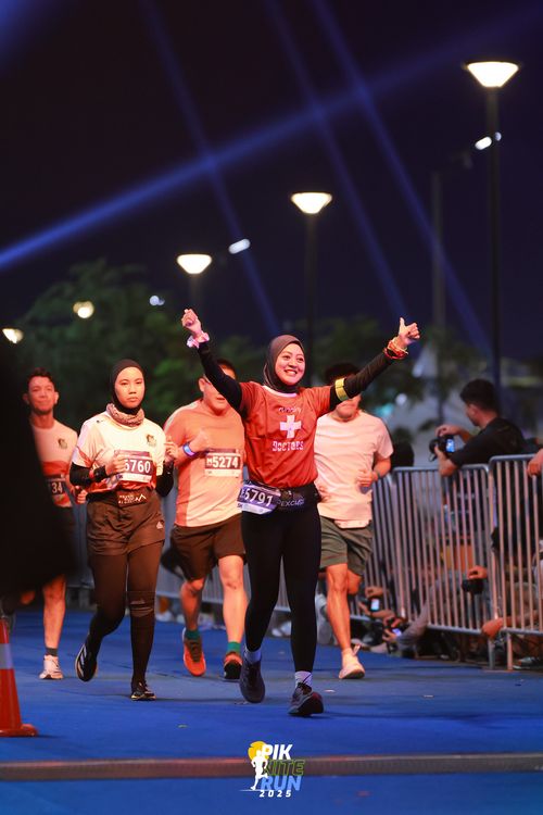 Race photo from PIK NITE RUN 2025