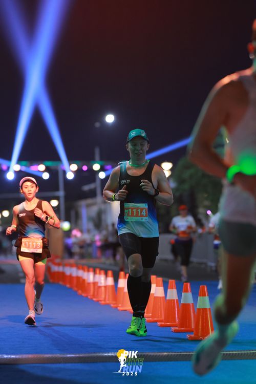 Race photo from PIK NITE RUN 2025