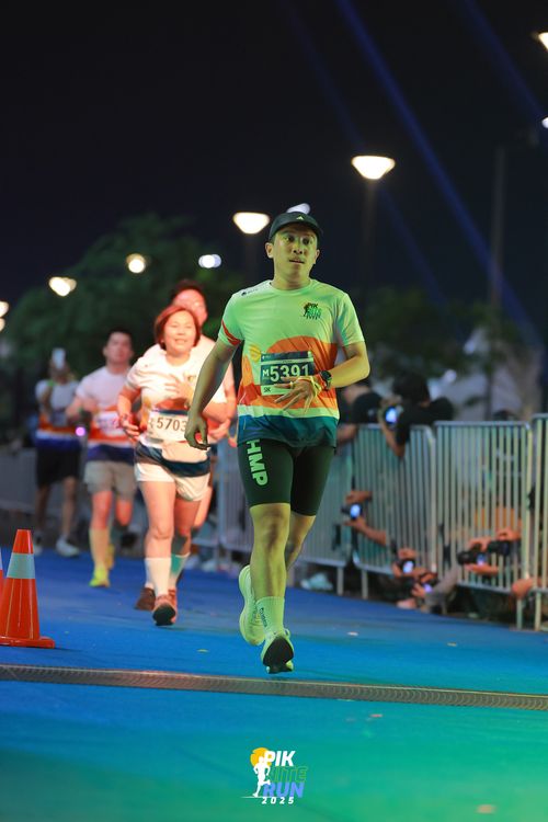 Race photo from PIK NITE RUN 2025