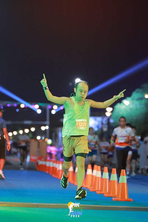 Race photo from PIK NITE RUN 2025