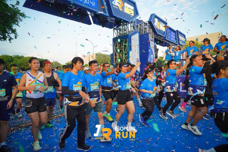 Race photo from Isoplus Run 2024 Surabaya