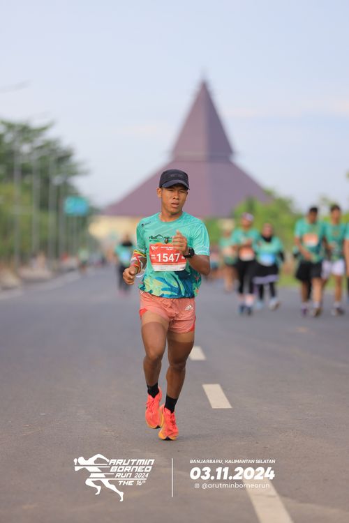 Race photo from Arutmin Borneo Run 2024