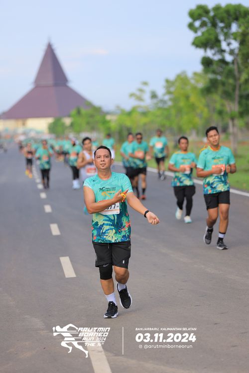 Race photo from Arutmin Borneo Run 2024