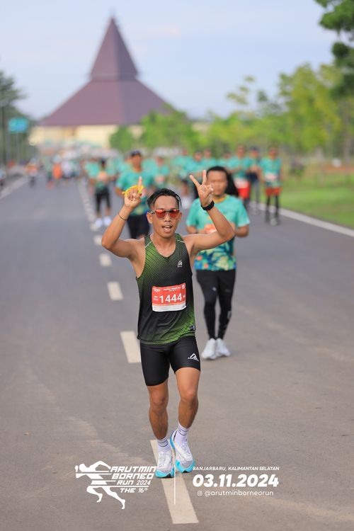 Race photo from Arutmin Borneo Run 2024