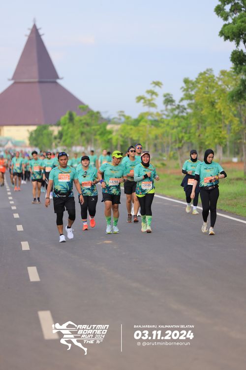 Race photo from Arutmin Borneo Run 2024