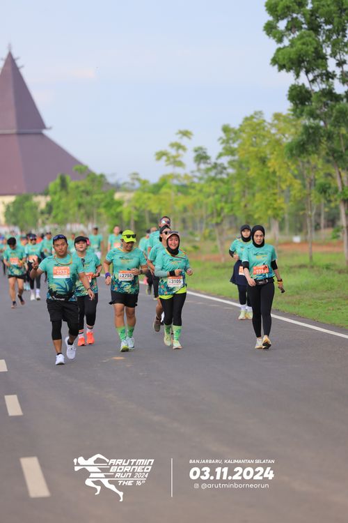 Race photo from Arutmin Borneo Run 2024