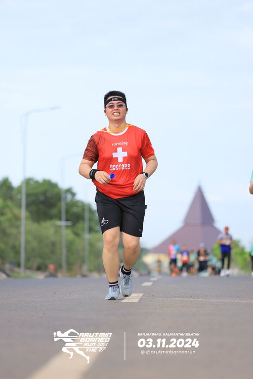 Race photo from Arutmin Borneo Run 2024