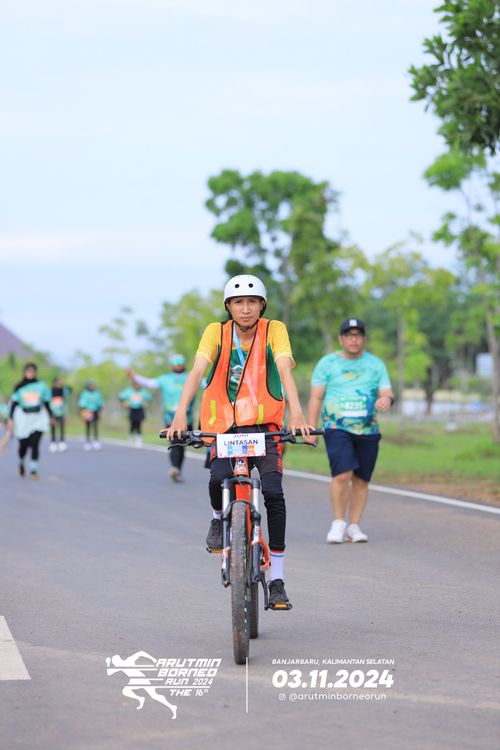 Race photo from Arutmin Borneo Run 2024