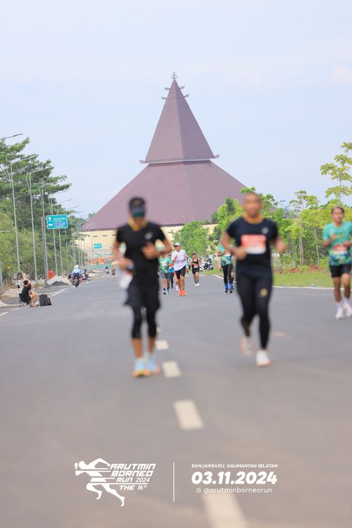 Race photo from Arutmin Borneo Run 2024