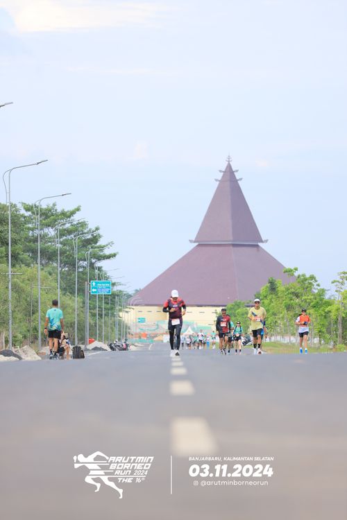 Race photo from Arutmin Borneo Run 2024