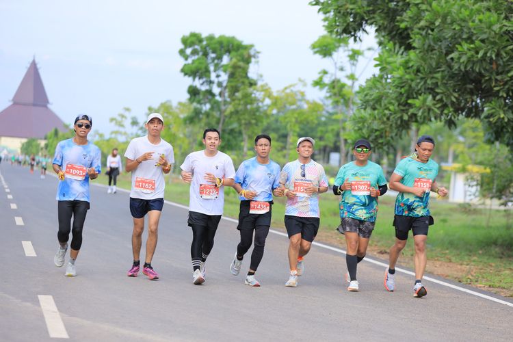 Race photo from Arutmin Borneo Run 2024