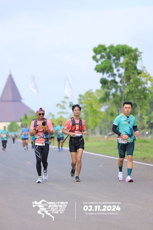 Race photo from Arutmin Borneo Run 2024