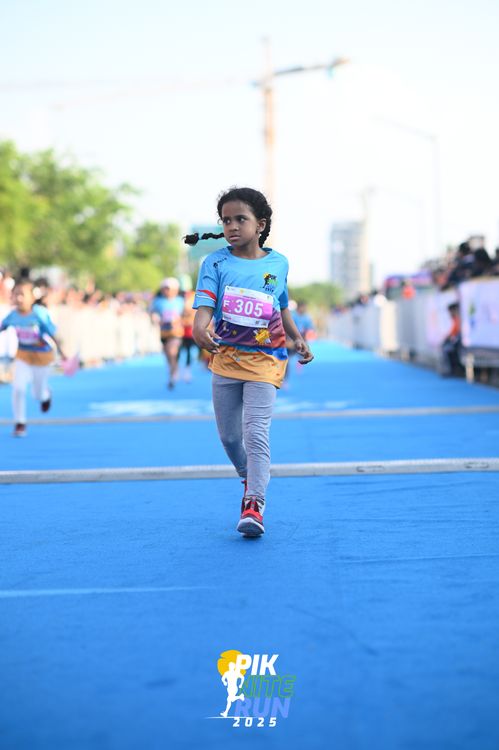 Race photo from PIK NITE RUN 2025