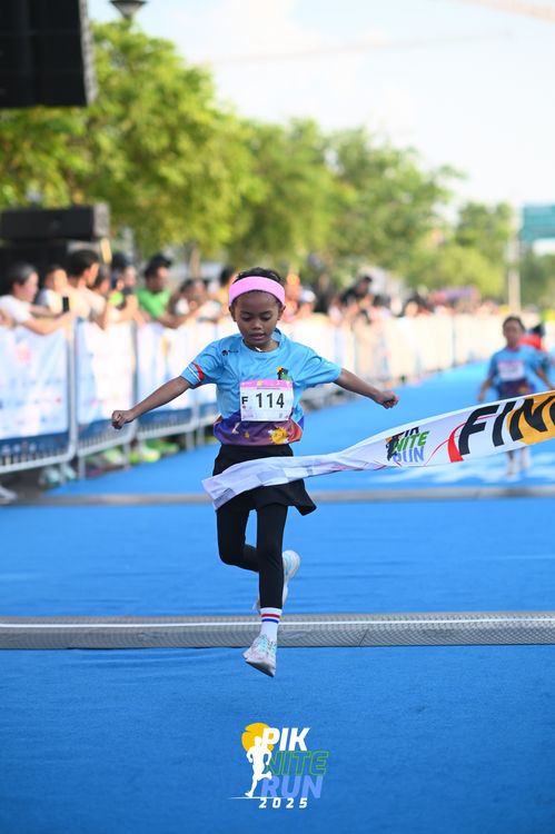 Race photo from PIK NITE RUN 2025