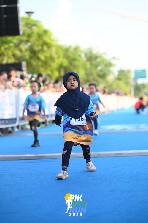 Race photo from PIK NITE RUN 2025