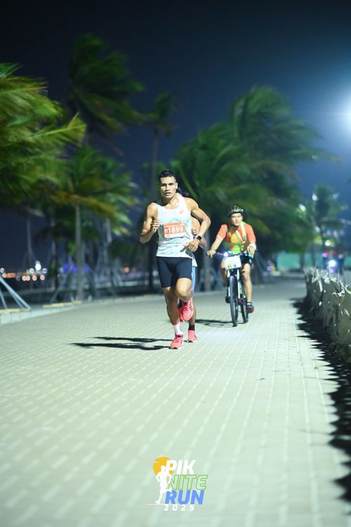 Race photo from PIK NITE RUN 2025