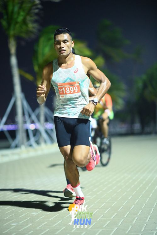Race photo from PIK NITE RUN 2025