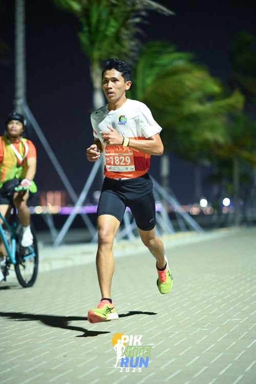 Race photo from PIK NITE RUN 2025