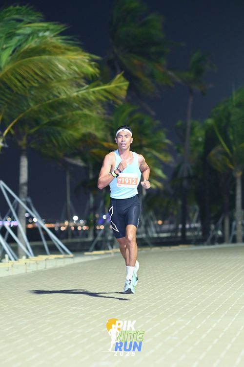 Race photo from PIK NITE RUN 2025
