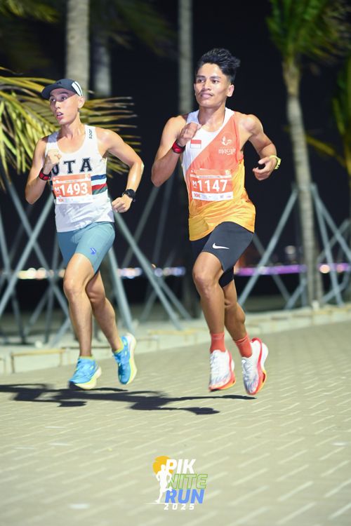 Race photo from PIK NITE RUN 2025