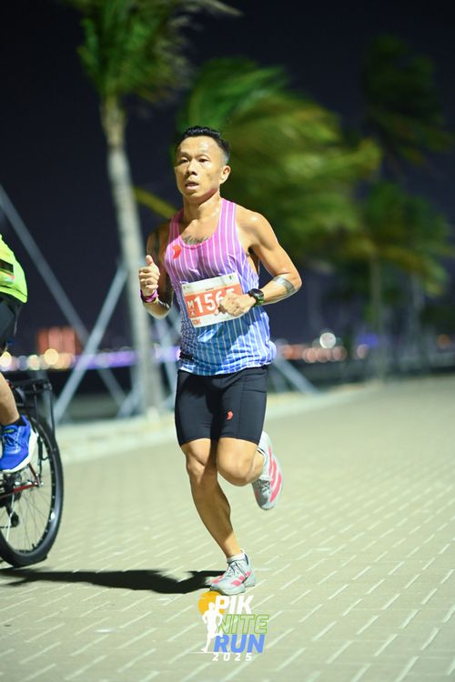 Race photo from PIK NITE RUN 2025