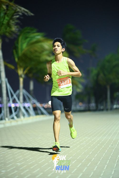 Race photo from PIK NITE RUN 2025