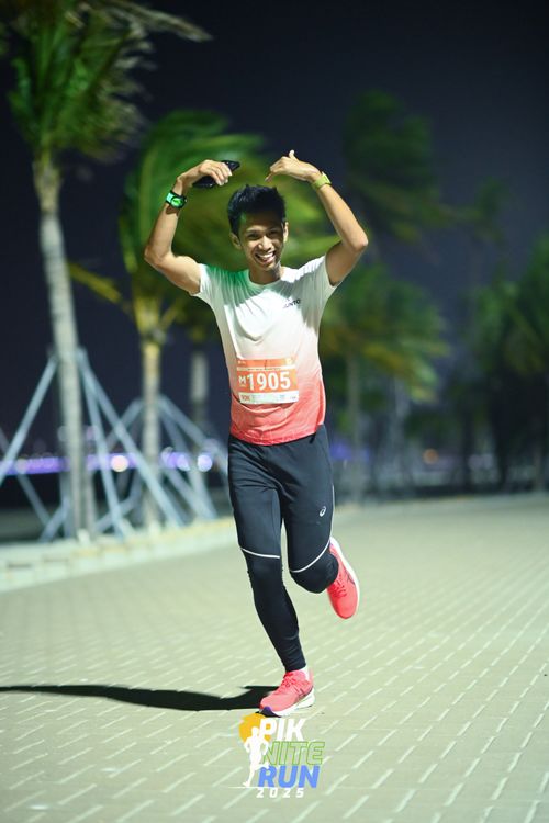 Race photo from PIK NITE RUN 2025