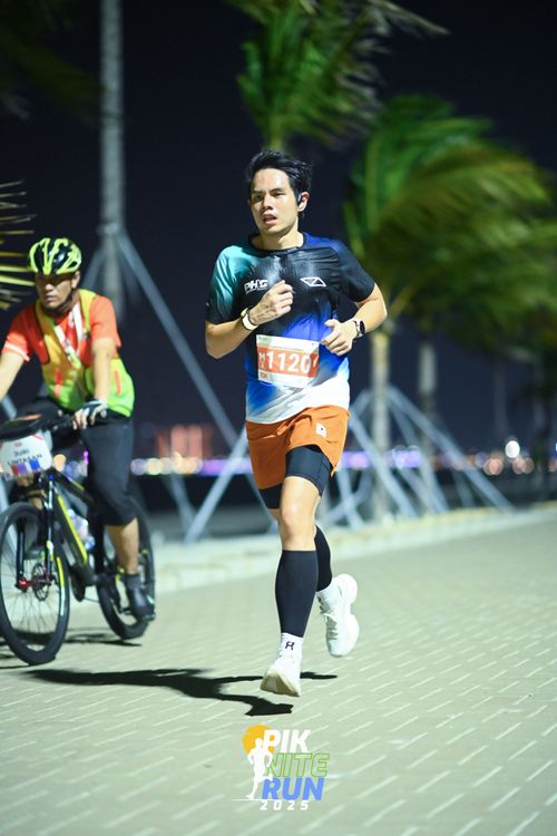 Race photo from PIK NITE RUN 2025