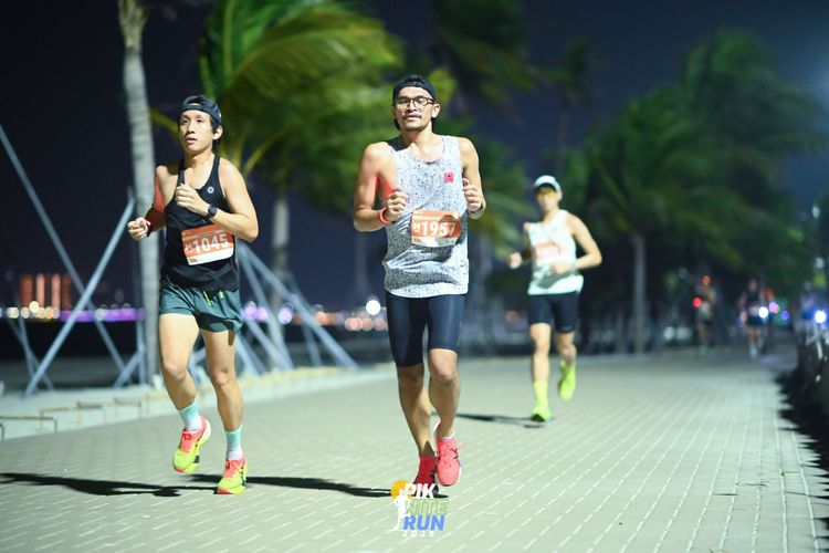 Race photo from PIK NITE RUN 2025