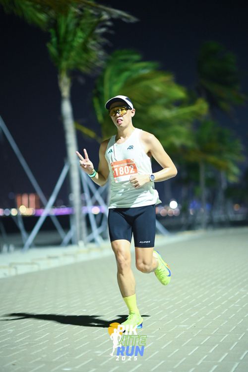 Race photo from PIK NITE RUN 2025