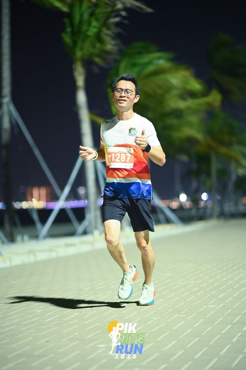 Race photo from PIK NITE RUN 2025