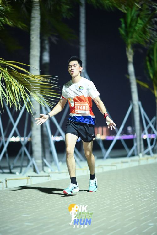 Race photo from PIK NITE RUN 2025