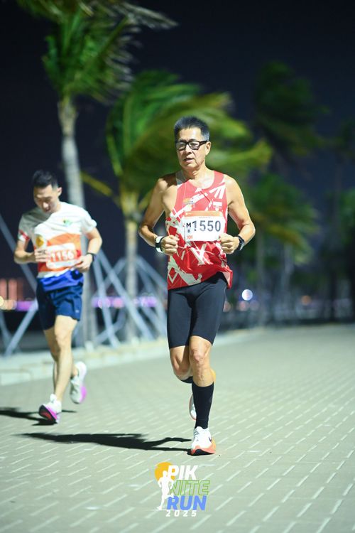 Race photo from PIK NITE RUN 2025