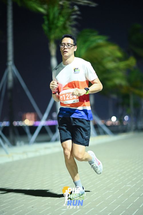 Race photo from PIK NITE RUN 2025