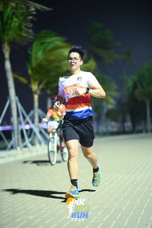 Race photo from PIK NITE RUN 2025