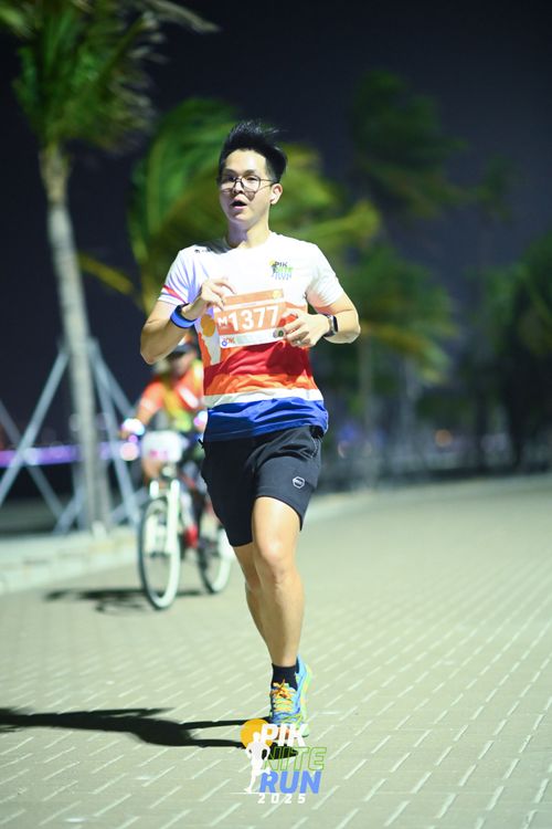 Race photo from PIK NITE RUN 2025
