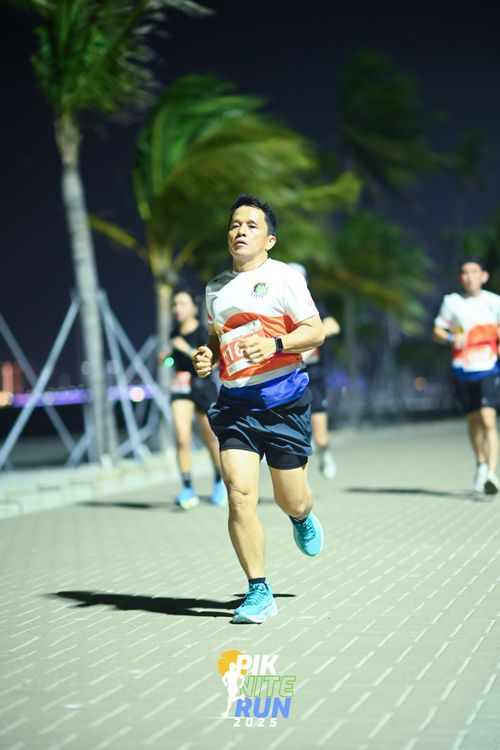 Race photo from PIK NITE RUN 2025