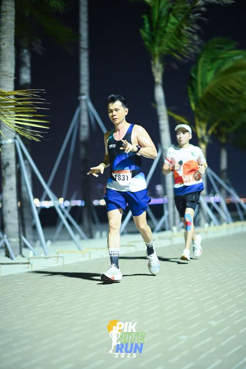Race photo from PIK NITE RUN 2025