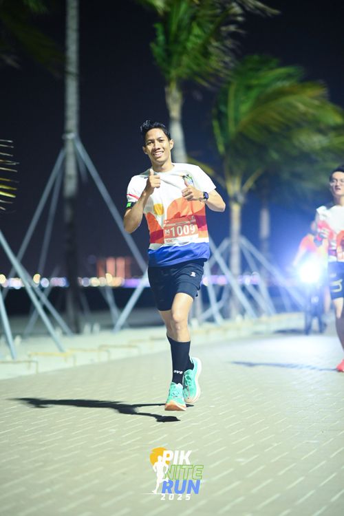 Race photo from PIK NITE RUN 2025
