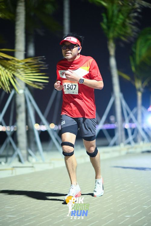 Race photo from PIK NITE RUN 2025