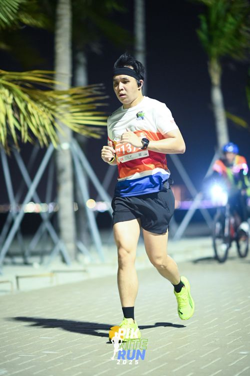 Race photo from PIK NITE RUN 2025