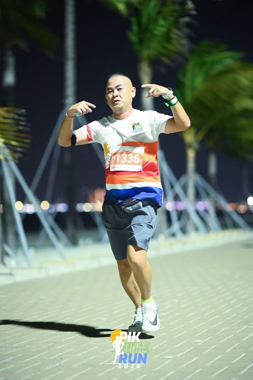 Race photo from PIK NITE RUN 2025