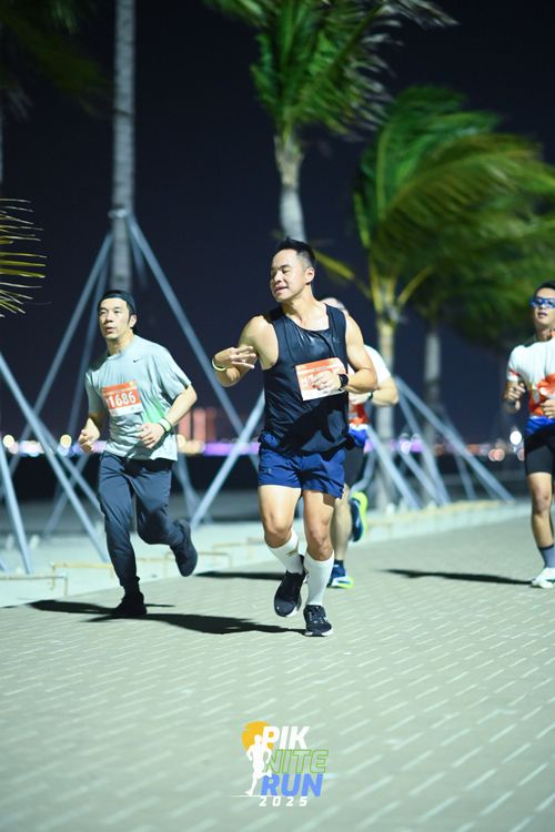 Race photo from PIK NITE RUN 2025