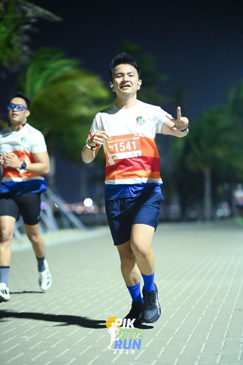 Race photo from PIK NITE RUN 2025