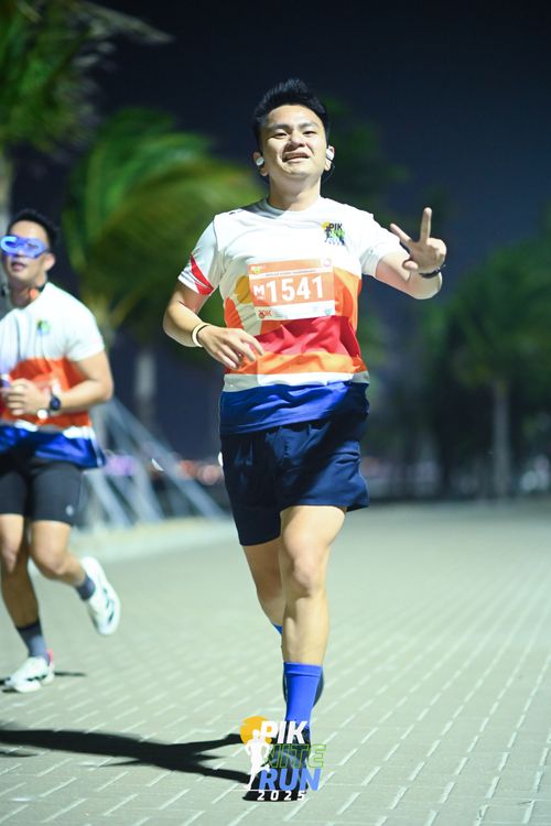 Race photo from PIK NITE RUN 2025
