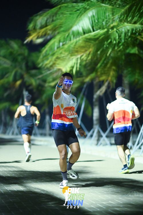 Race photo from PIK NITE RUN 2025