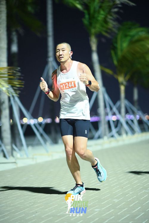 Race photo from PIK NITE RUN 2025