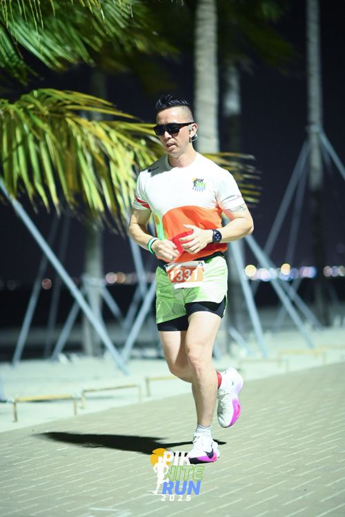 Race photo from PIK NITE RUN 2025